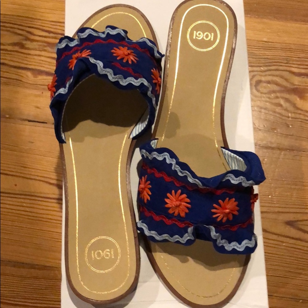 1901 Sandals